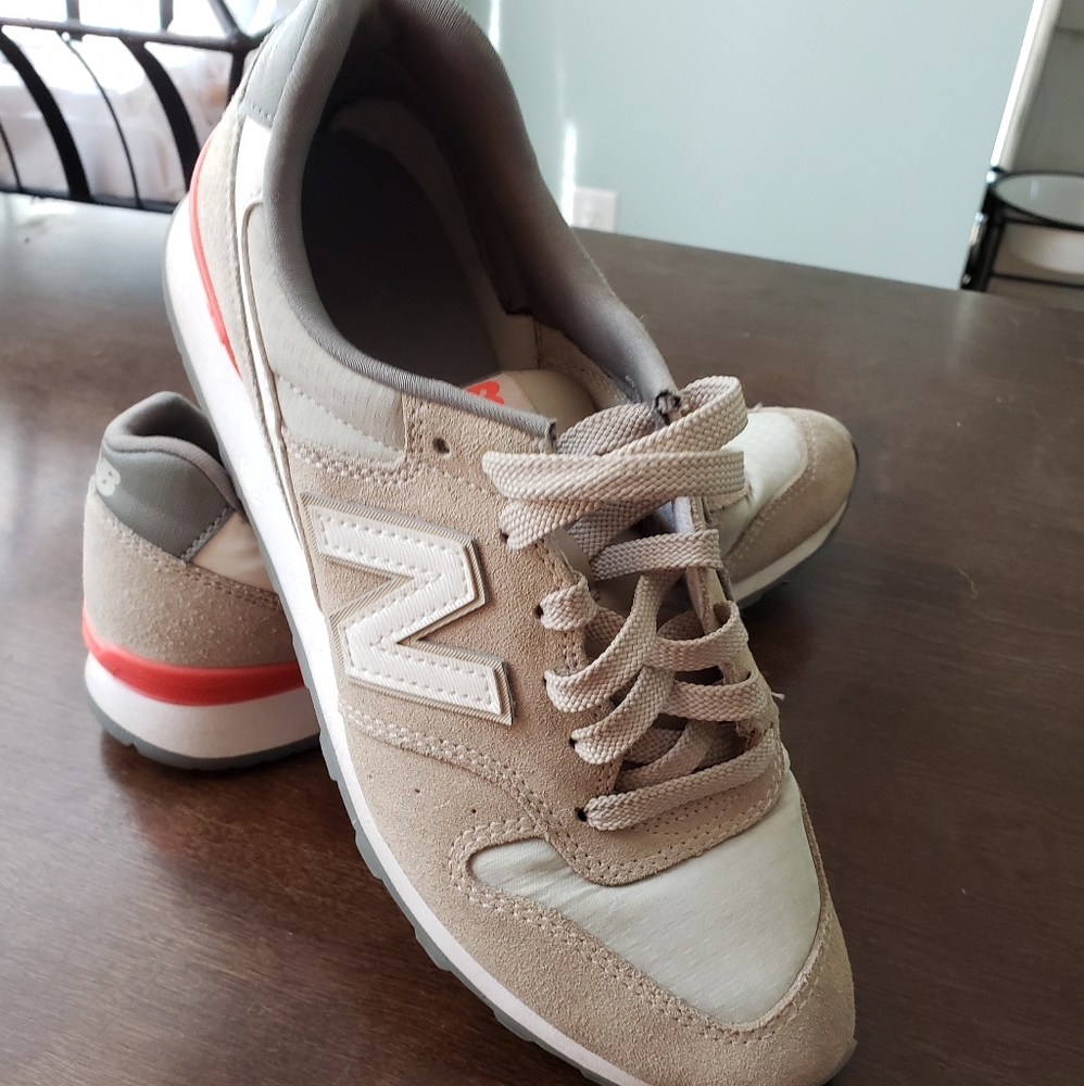 New Balance 696 Runners sneaker